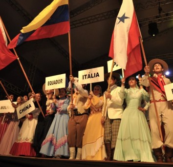 Olhos no palco, o Festival começou!